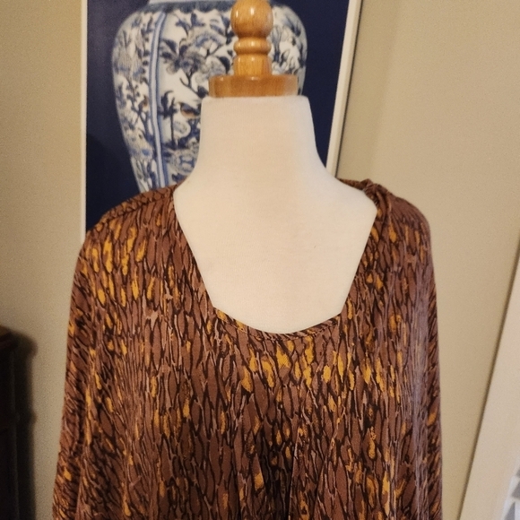 The Muse's Closet | Neutral Abstract Banded-Hem Surplice Top qvc sz large - Picture 2 of 4